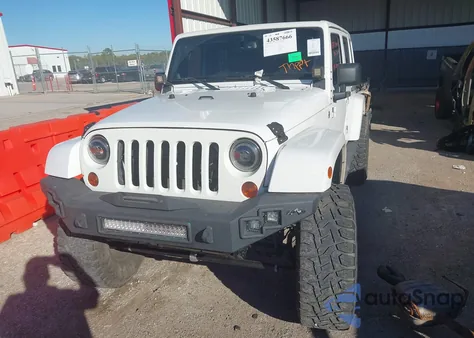 2013 Jeep Wrangler Unlimited Sahara z USA, uszkodzony, nr VIN 1C4BJWEG1DL548057